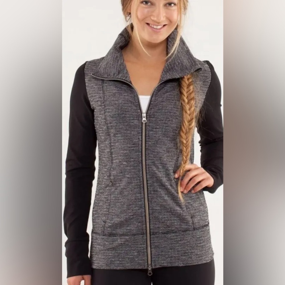 LULULEMON women’s daily yoga jacket (US 4)